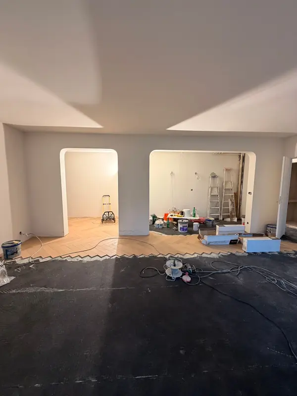 Pièce de vie et cuisine ouverte avant travaux, Saint-Mandé (94)
