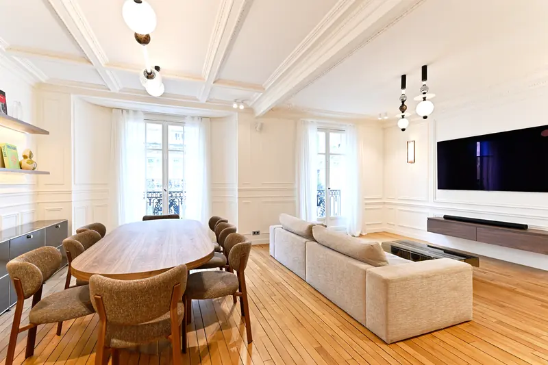 Séjour haussmannien entièrement rénové, Paris 17e